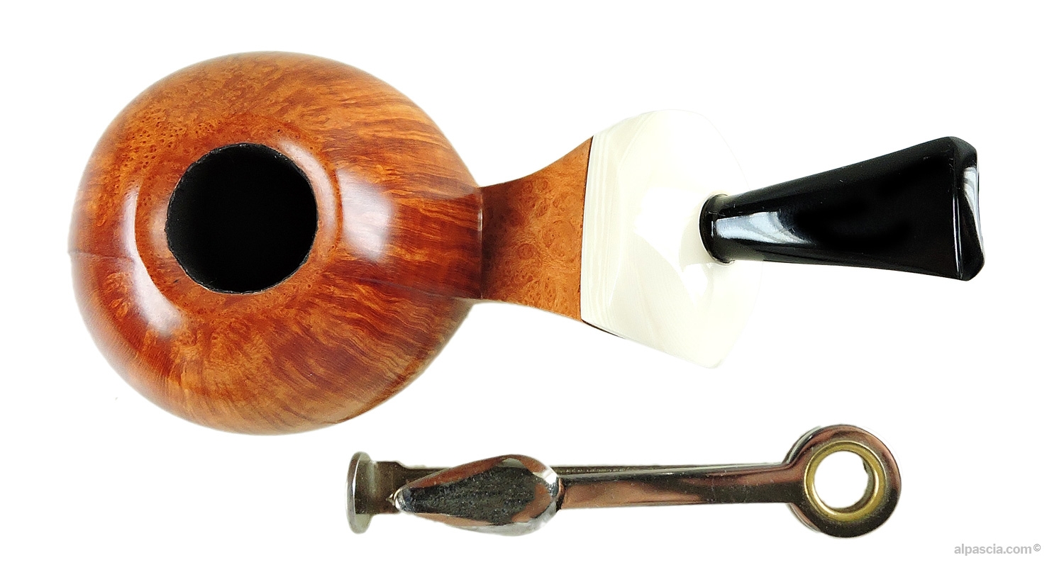 Ganci 2F Smooth Bent Pipe - Top-down view looking into the smooth rim and open tobacco chamber