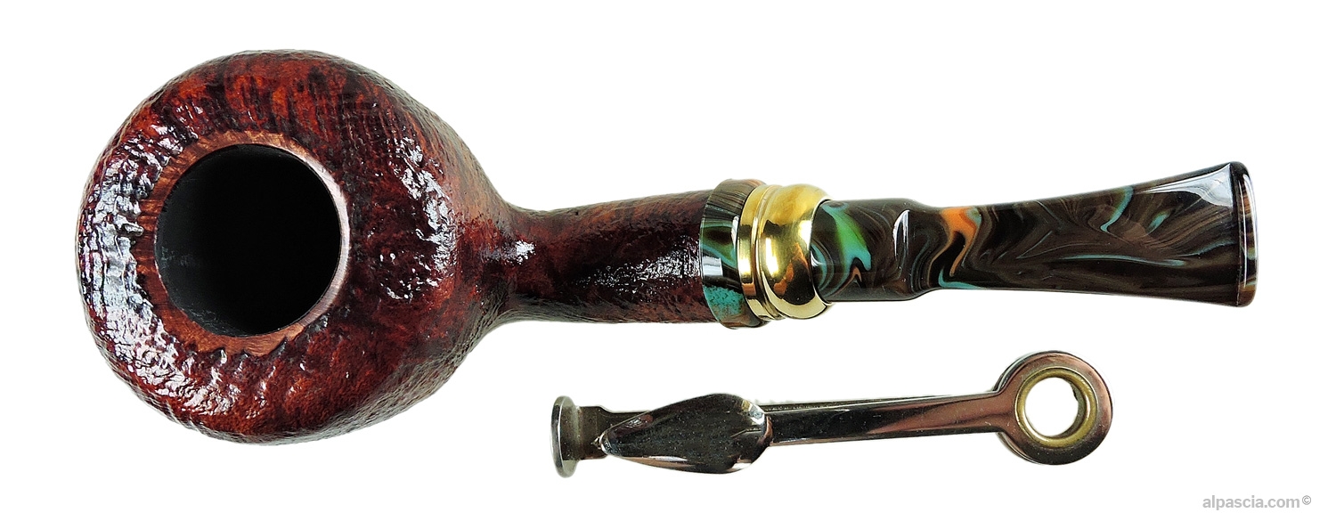 Neerup Classic Gr. 2 Bent Pipe - Top-down view looking into the sandblasted rim and open tobacco chamber