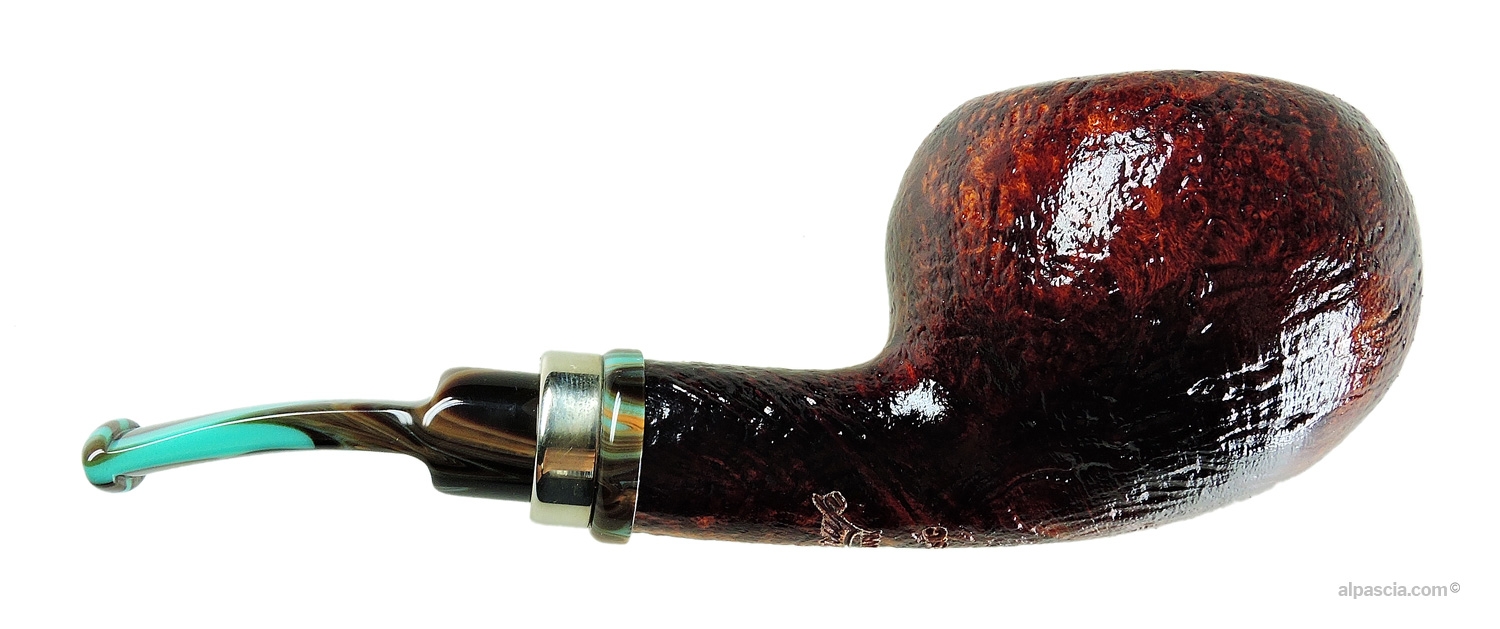 Neerup Classic Gr. 2 Tomato Pipe - Right side view highlighting rich sandblasted texture and rounded Tomato bowl