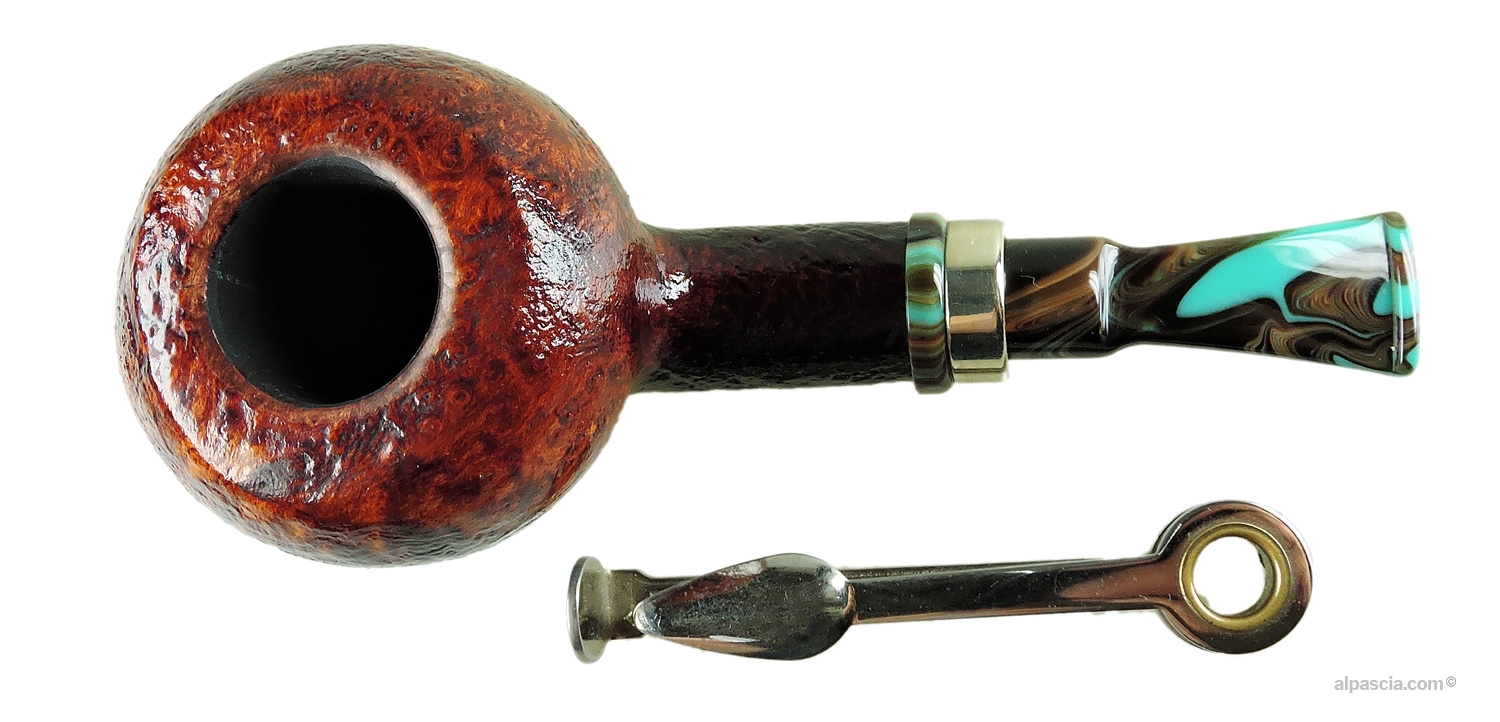 Neerup Classic Gr. 2 Tomato Pipe - Top-down view looking into the sandblasted rim and open tobacco chamber