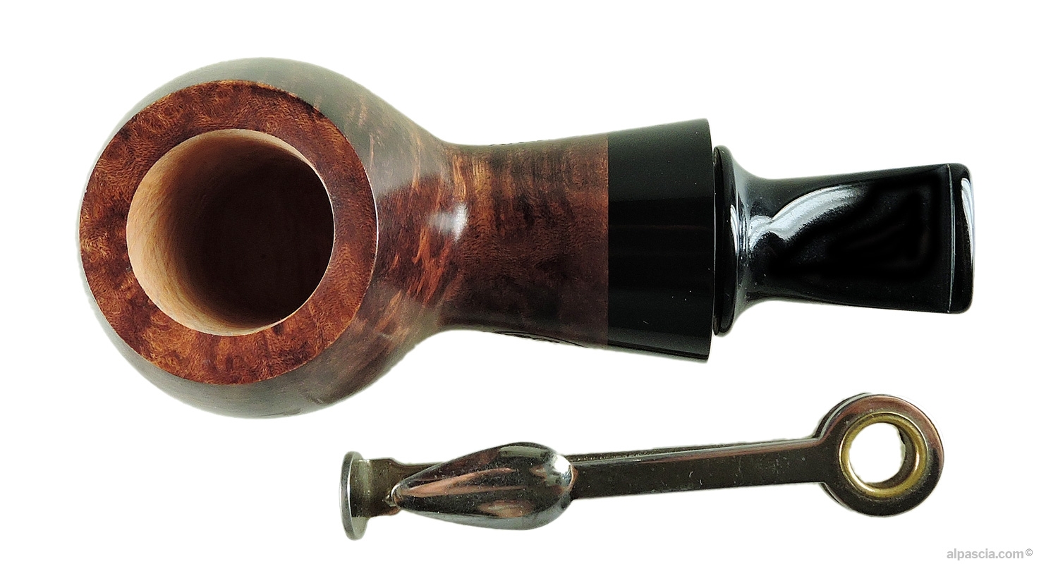 Al Pascià Curvy Walnut 02 Pipe - Top-down view looking into the smooth rim and open tobacco chamber