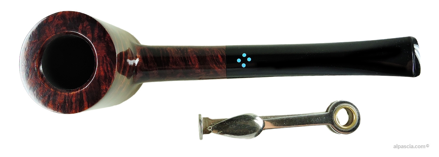Pipa Sasieni 4 Dot Walnut Cherrywood - Inquadratura dall'alto dell'orlo levigato e della camera di combustione