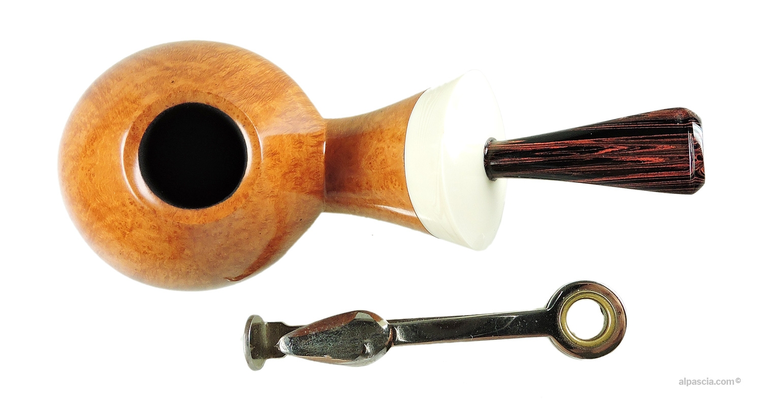 Ganci 2F Chubby Tomato Pipe - Top-down view looking into the wide rim and open tobacco chamber