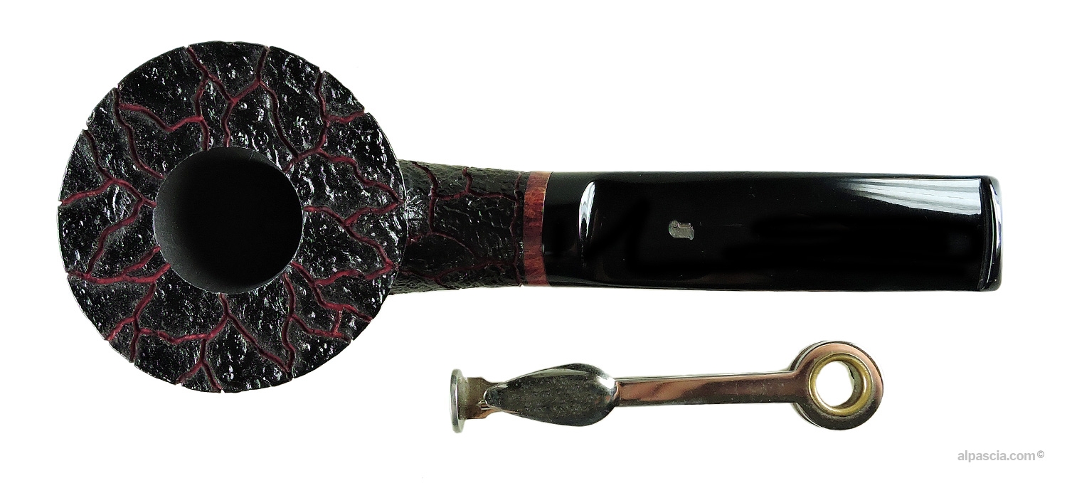 Pipa Ser Jacopo S1 Maior A Dublino - Inquadratura dall'alto dell'ampio orlo conico e del fornello