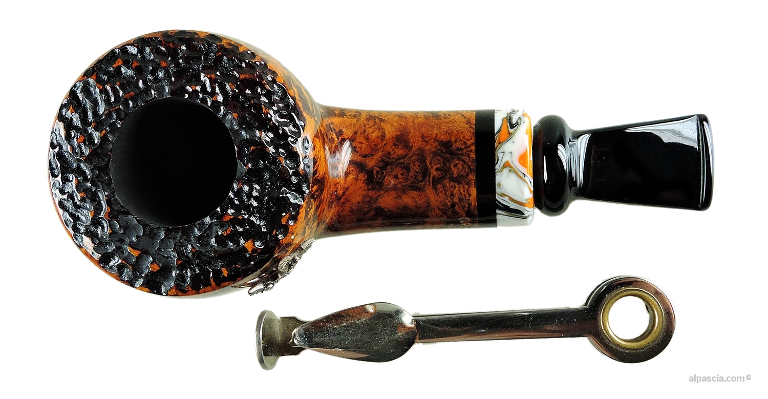Peder Jeppesen Ida 4 Pot Pipe - Top-down view looking into the wide open chamber and rustic rim texture
