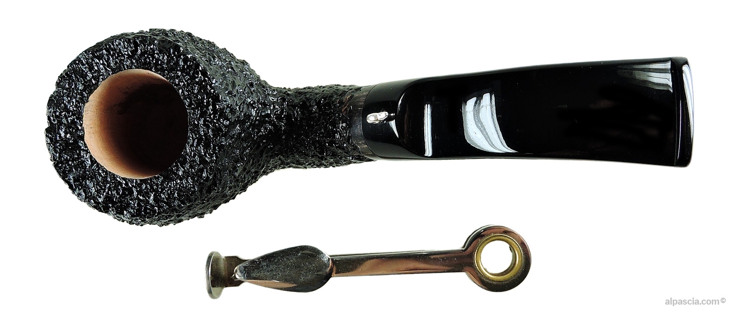 L'Anatra Rusticated Bent Freehand Pipe - Top-down view looking into the rim and open tobacco chamber