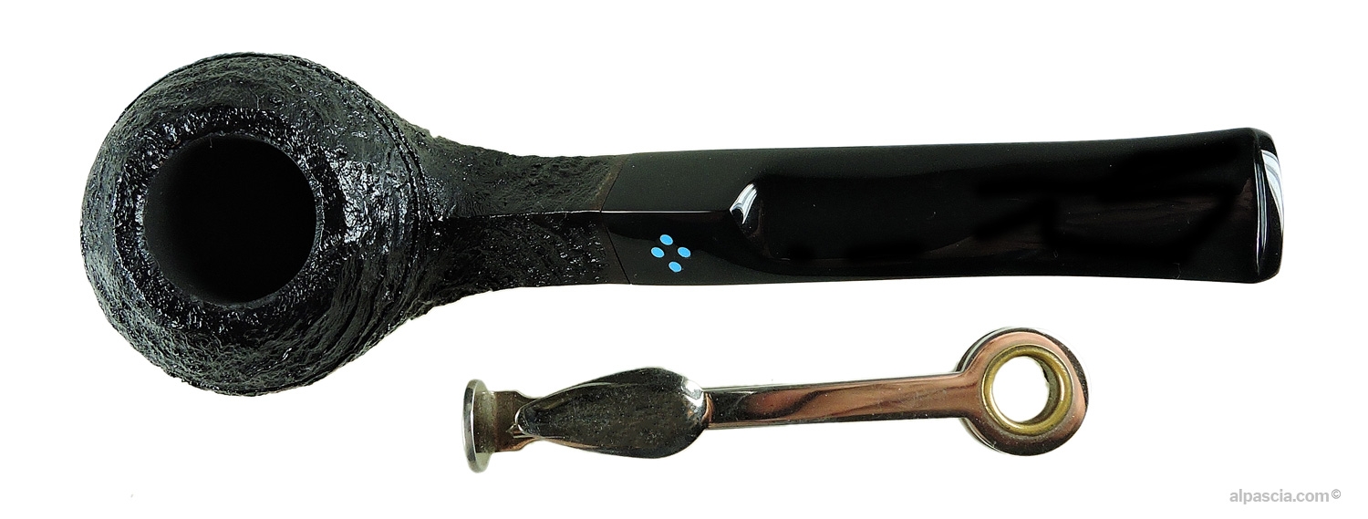 Sasieni 4 Dot Dark Ruff Rhodesian Pipe - Top-down view looking into the sandblasted rim and open tobacco chamber