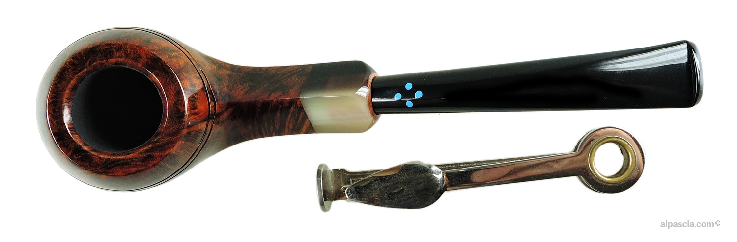 Sasieni 4 Dot Walnut Rhodesian Pipe - Top-down view looking into the smooth rim and open tobacco chamber