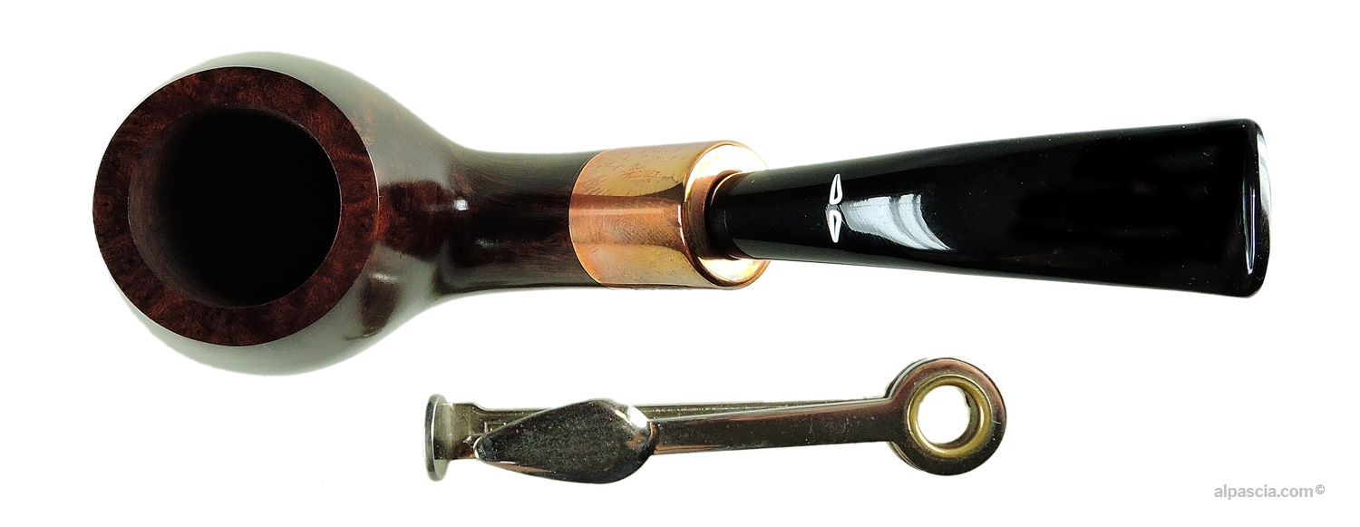Caminetto Event 2019 Brown Pipe - Top-down view looking into the polished rim and open chamber