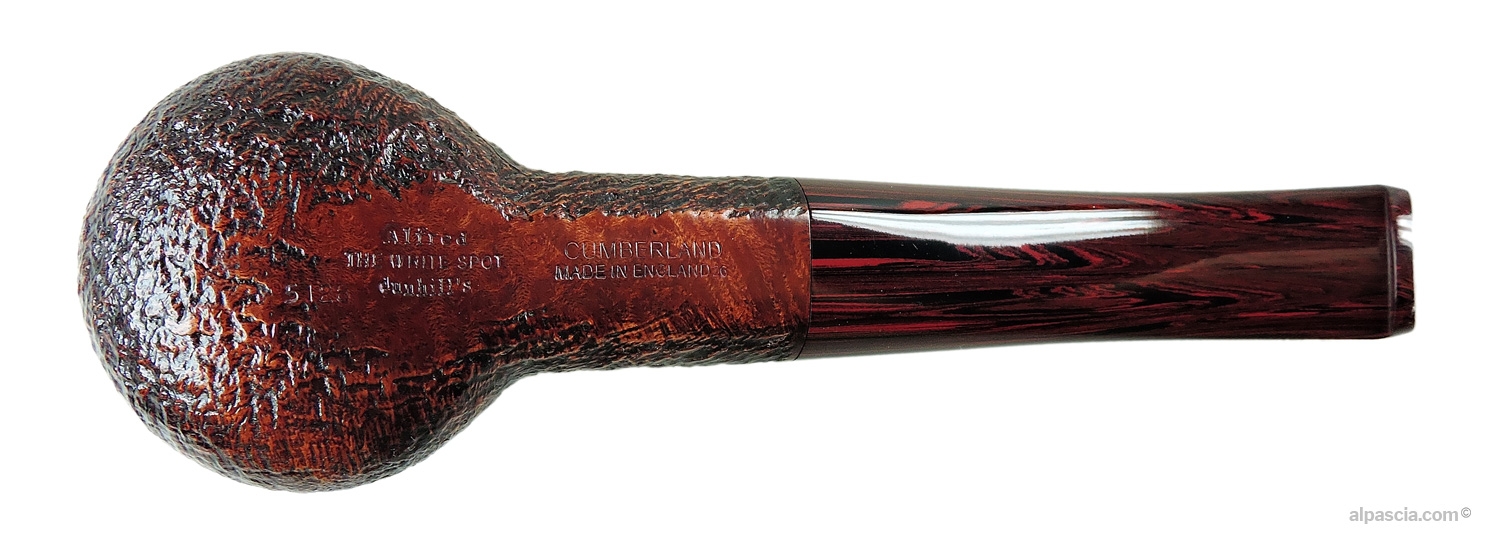 Pipa Dunhill The White Spot Cumberland 5128 - Vista inferiore del cannello con punzonature ufficiali Dunhill
