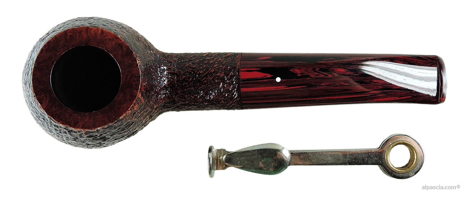 Pipa Dunhill The White Spot Cumberland 5128 - Inquadratura dall'alto dell'orlo e del capiente fornello Gruppo 5