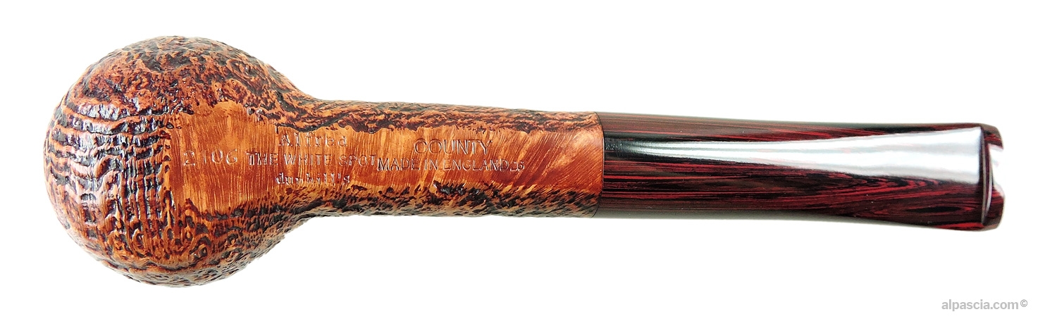 Pipa Dunhill The White Spot County 2106 - Vista inferiore del cannello tondo con punzonature ufficiali Dunhill