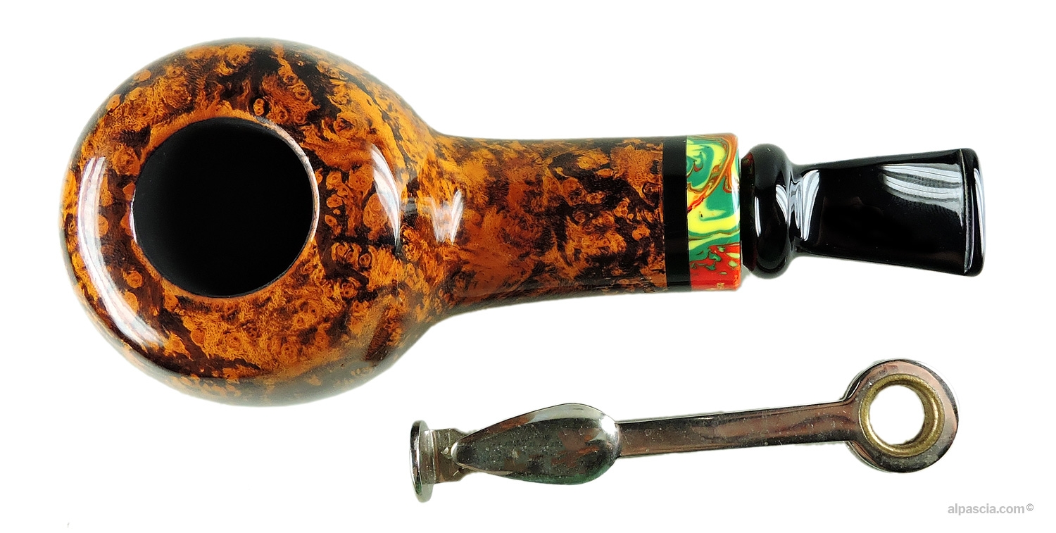 Peder Jeppesen Ida 3 Chubby Pipe - Top-down view looking into the wide tobacco chamber and thick bowl walls