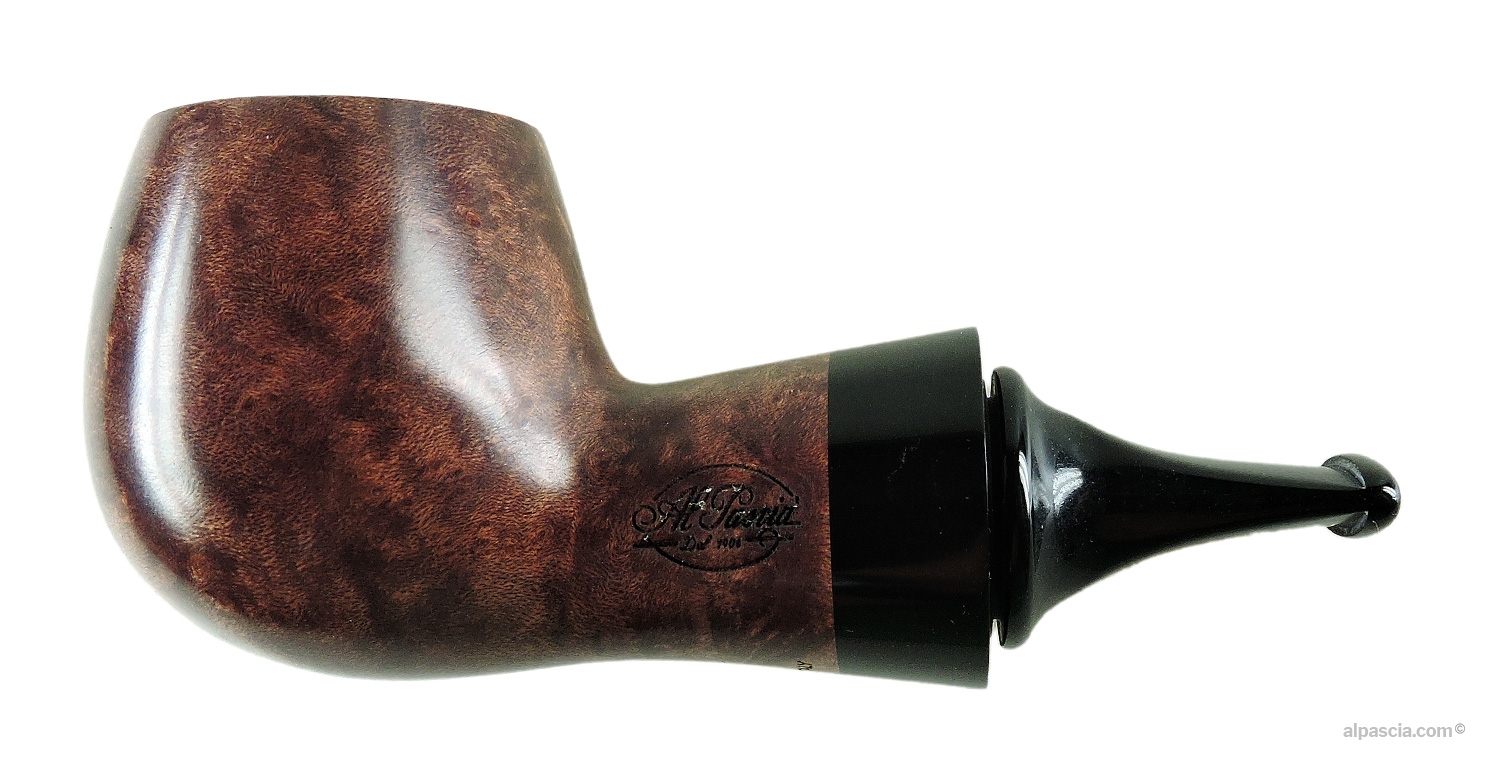 Al Pascià Curvy Walnut Model 02 Pipe - Straight smooth walnut profile featuring Reverse Calabash system