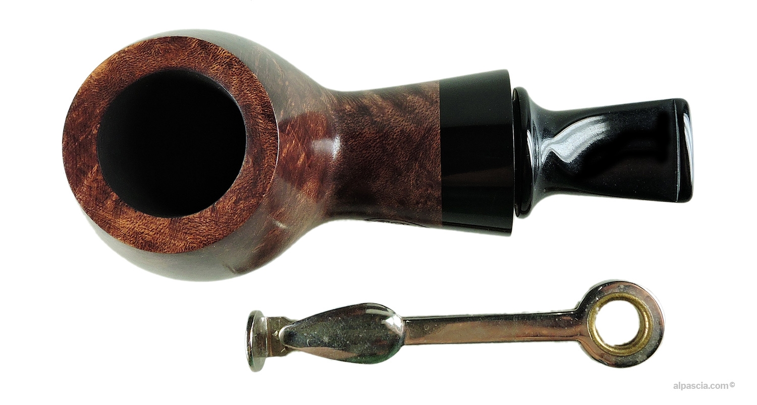 Al Pascià Curvy Walnut Model 02 Pipe - Top-down view looking into the smooth rim and tobacco chamber