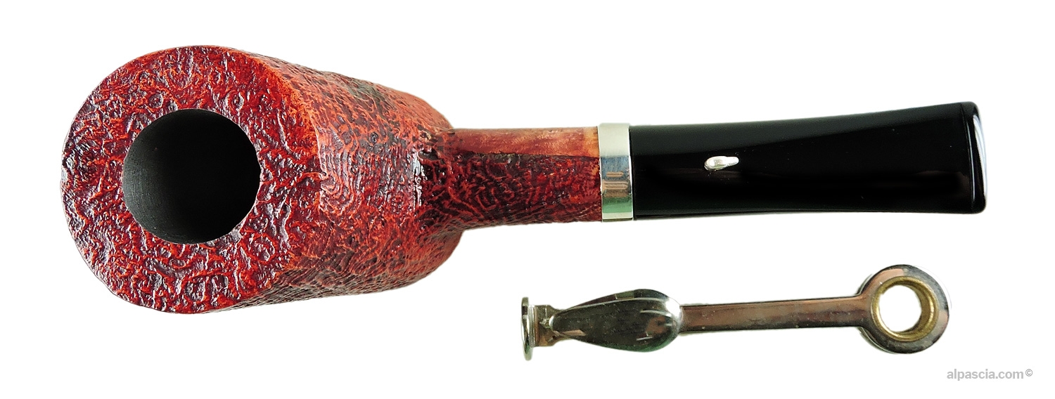 L'Anatra Sandblasted Poker Pipe - Top-down view into the tobacco chamber and polished silver ring