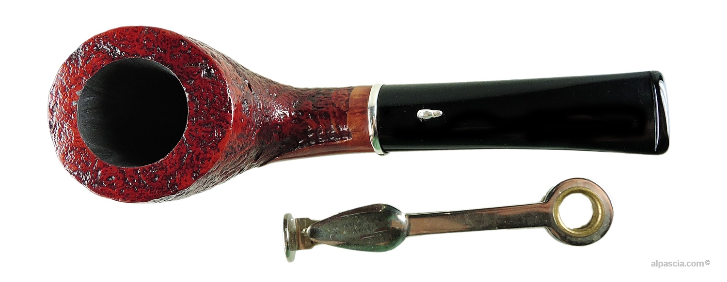 L'Anatra Sandblasted Freehand Pipe - Top-down view into the custom chamber and polished silver accent