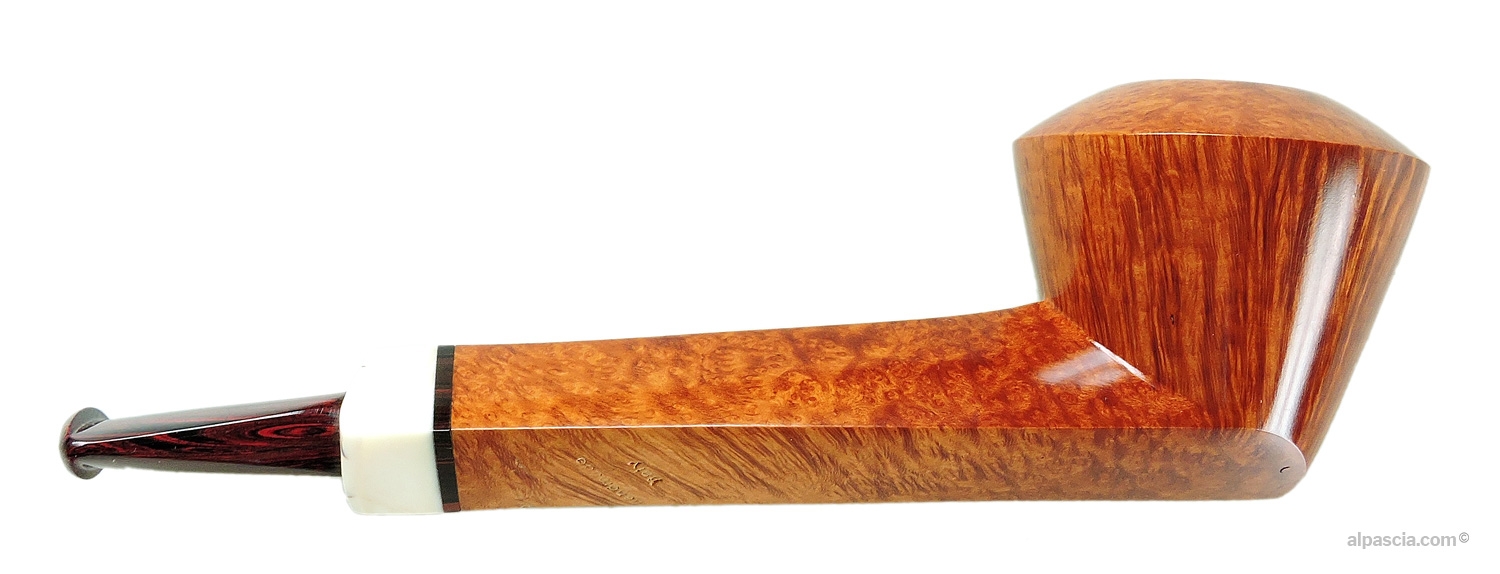 Mimmo Romeo Smooth Dublin Pipe - Right side view showcasing rich straight grain and sharp diamond geometry