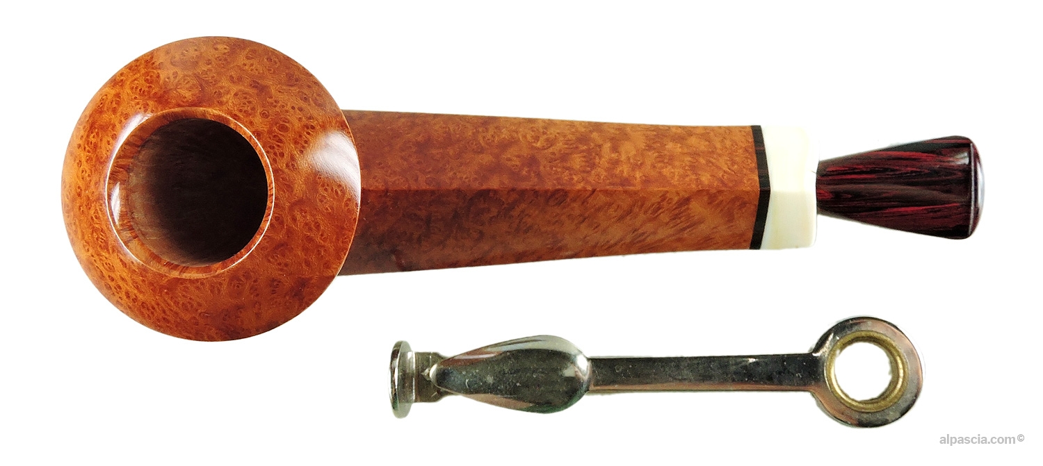 Mimmo Romeo Smooth Dublin Pipe - Top-down view into the flared Dublin chamber and natural warthog accent