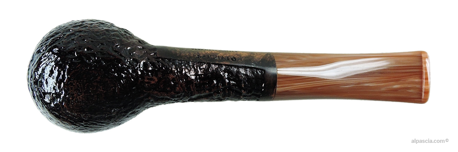 Mastro Geppetto Sandblasted Pipe - Bottom view displaying shank curvature and official maker's stampings