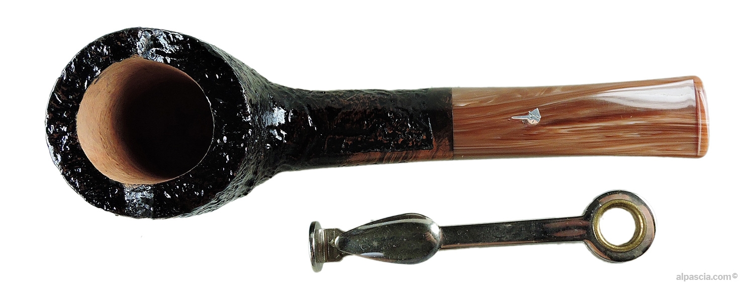 Mastro Geppetto Sandblasted Pipe - Top-down view into the smooth bowl rim and tobacco chamber