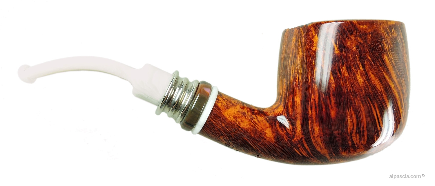 Neerup Classic Grade 5 Pipe - Right side view highlighting rich natural grain and fluid Danish lines