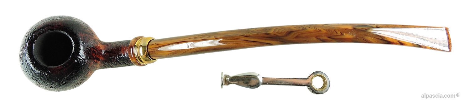 Neerup Classic Grade 3 Churchwarden Pipe - Top-down view into the tobacco chamber and polished metal ring