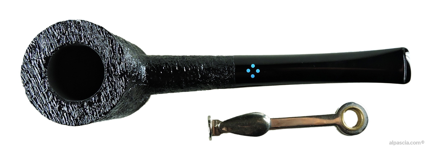Sasieni 4 Dot Dark Cherrywood Pipe - Top-down view into the forward-canted bowl chamber