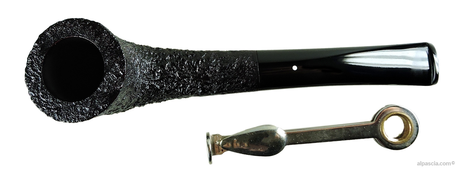 Dunhill Shell Briar 3421 Pipe - Top-down view into the slightly canted tobacco chamber