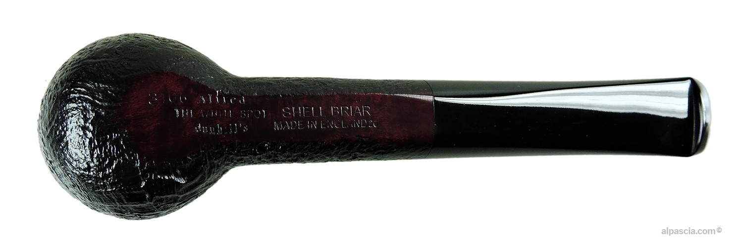 Pipa Dunhill Shell Briar 3106 - Vista inferiore del cannello tondo con la punzonatura Made in England e il codice 3106