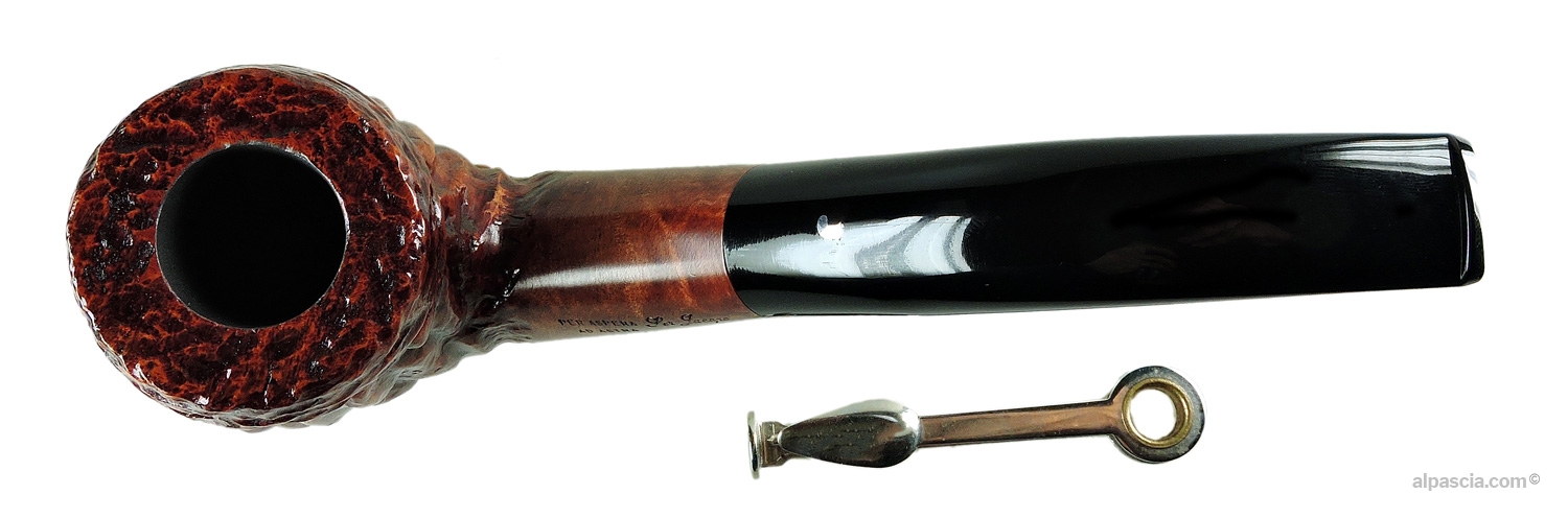Ser Jacopo Unigena Rowlette B 2 Maxima Pipe - Top-down view into the spacious chamber and polished smooth rim