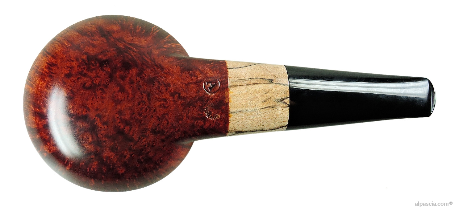 Pipa Alinetu Rhodesian - Vista inferiore della canna piatta ovale con la punzonatura artigianale Alinetu