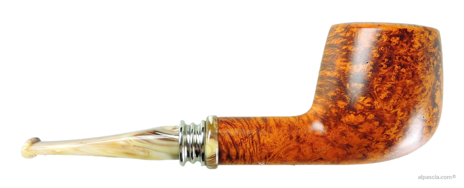 Neerup Classic Group 5 Pipe - Right side view highlighting rich flame grain and generous Group 5 sizing