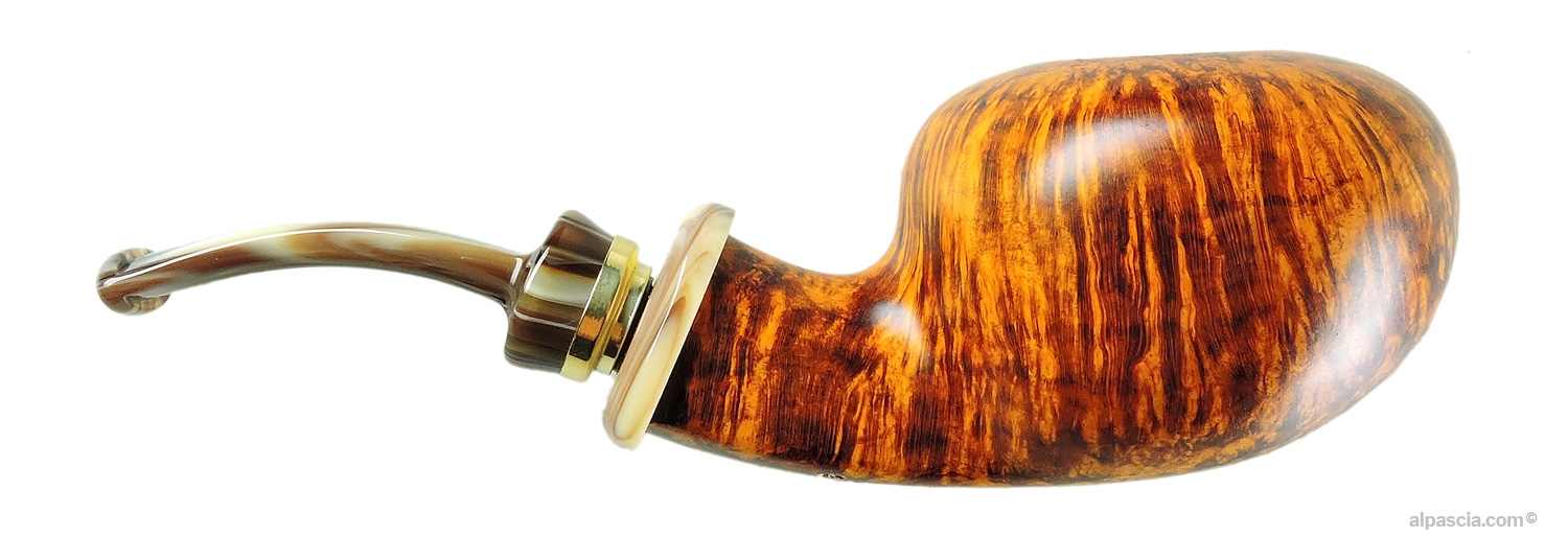 Pipa Neerup Classic Gr. 5 - Vista destra che risalta il vaso sferico schiacciato e la finitura opaca vellutata