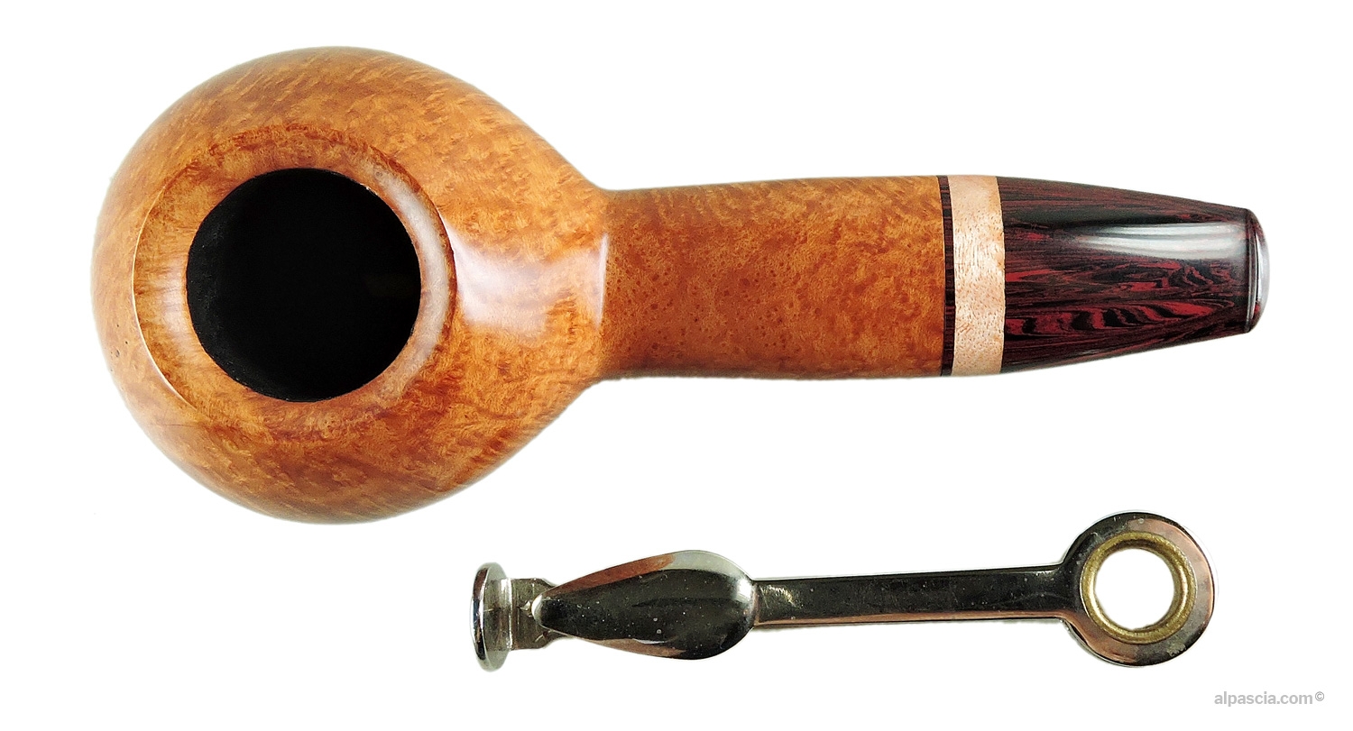 Sauro Squat Tomato Pipe - Top-down view into the chamber showcasing oval shank symmetry