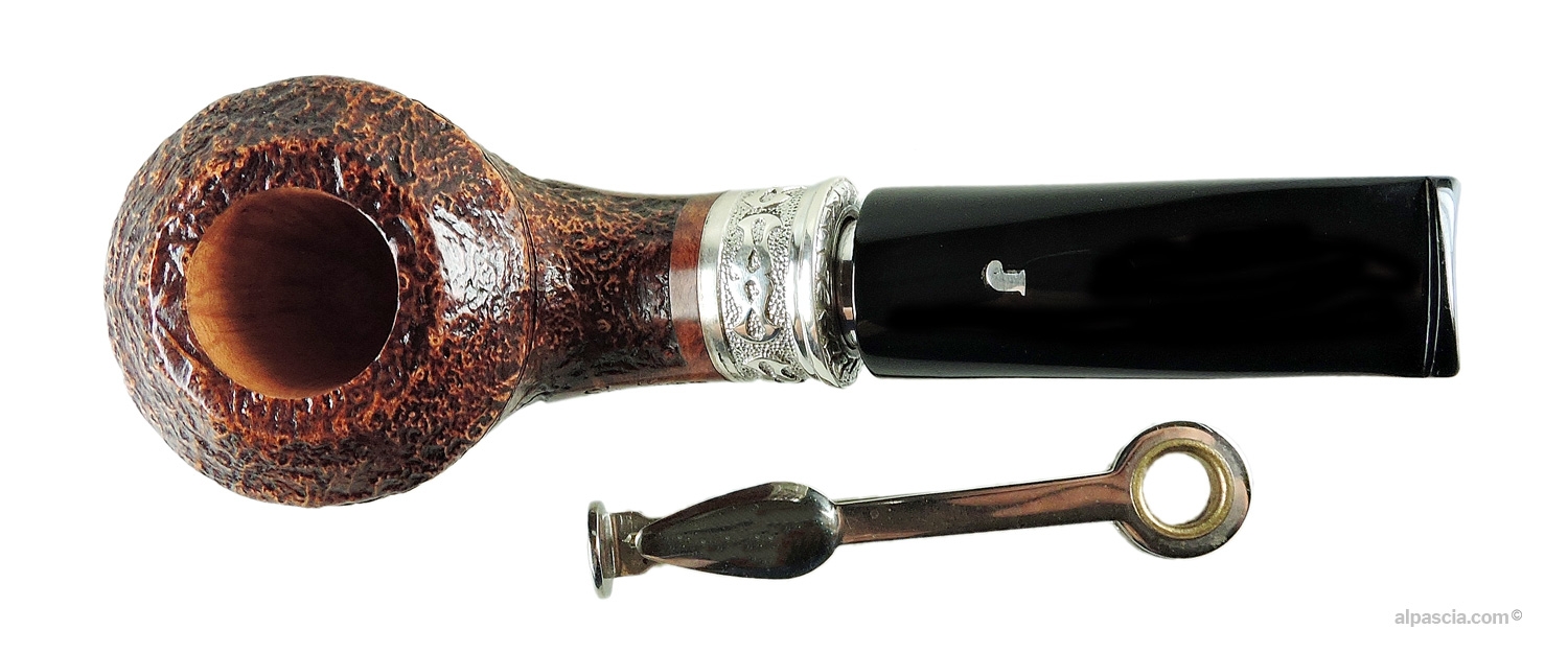 Ser Jacopo Delecta S2 C Pipe - Top-down view into the chamber showcasing smooth top rim contrast