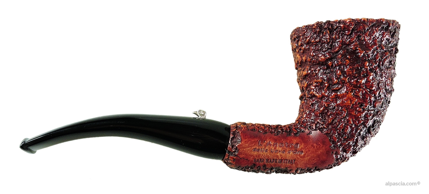 Pipa L'Anatra Rusticata - Vista destra che risalta la profondità della rusticatura e le linee della radica
