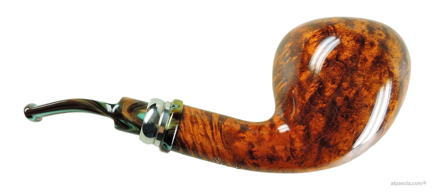 Neerup Classic Gr 5 Pipe - Right side view highlighting natural grain and sweeping Danish free form lines