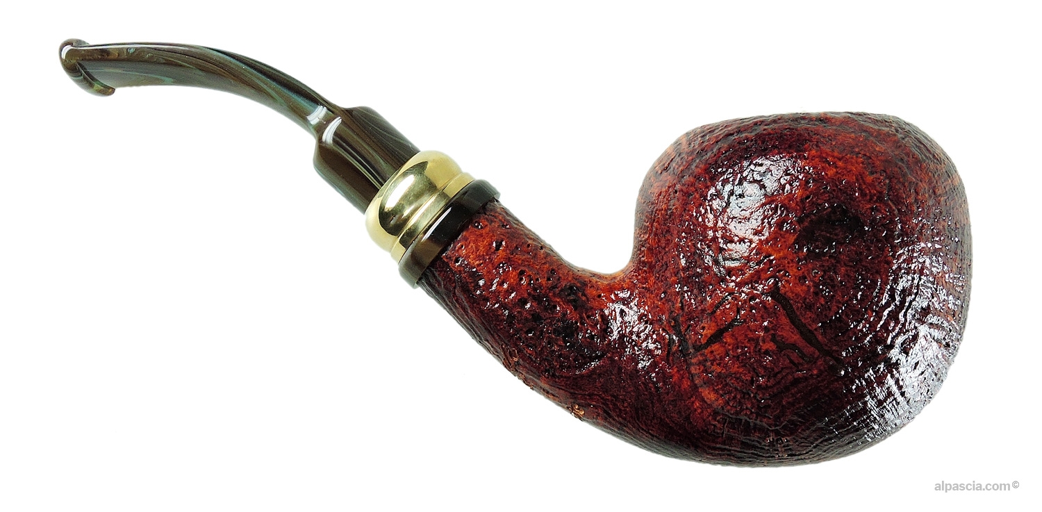 Neerup Classic Gr 3 Pipe - Right side view highlighting deep rustic texture and organic Danish lines