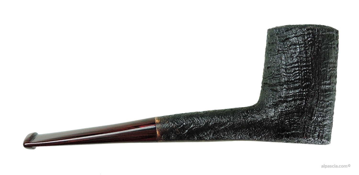 Becker 3 Clubs Chimney Pipe - Right side view highlighting deep sandblasted texture and slender proportions
