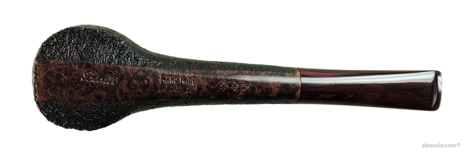 Becker 3 Clubs Chimney Pipe - Bottom view of shank displaying 3 Clubs stamping and official Becker logo