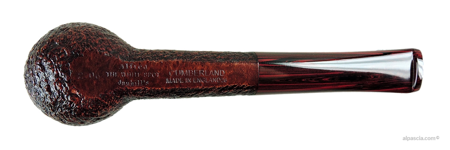 Dunhill Cumberland 2106 Pot Pipe - Bottom view of shank displaying clear official Dunhill 2106 stampings