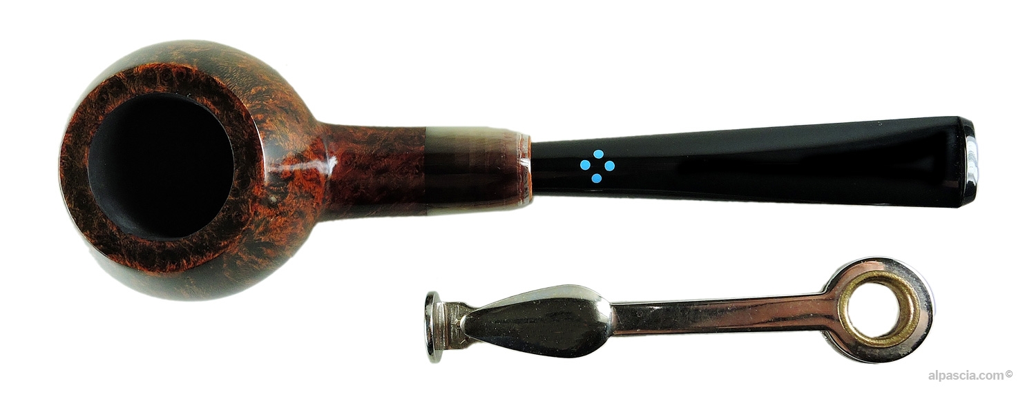 Pipa Sasieni 4 Dot Walnut Army Mount - Vista dall'alto della camera di combustione e del bordo liscio