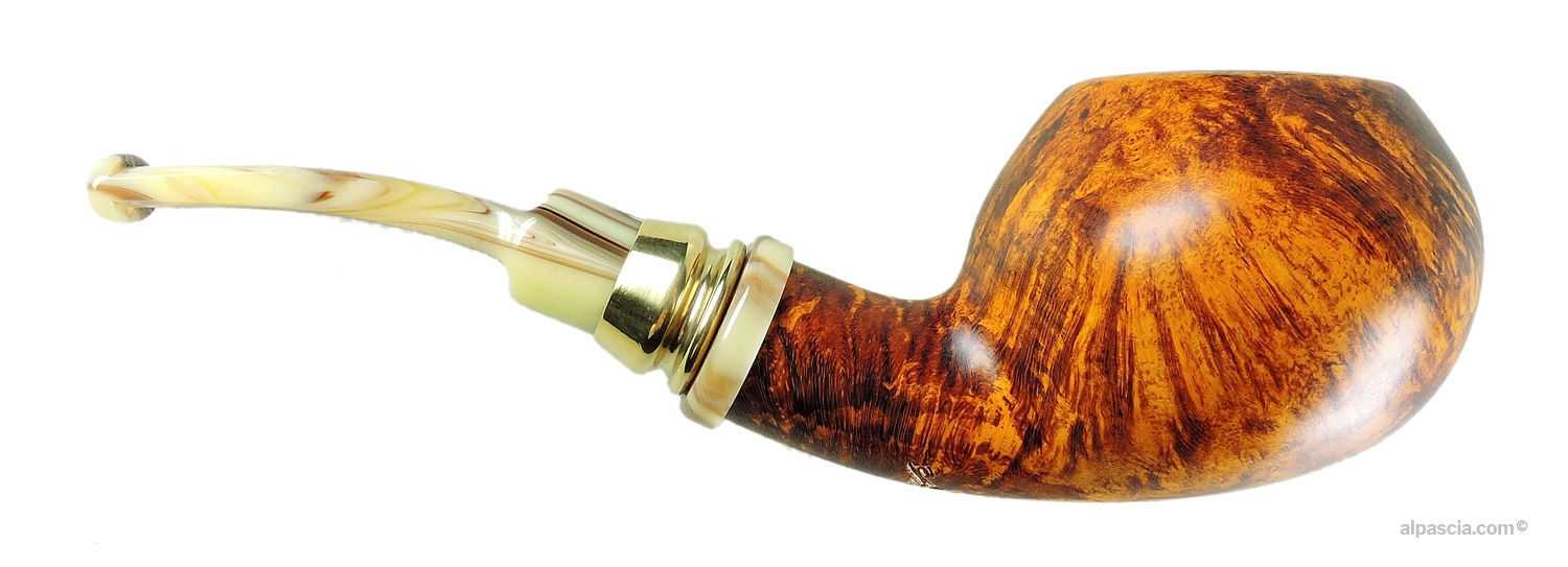 Neerup Classic Gr 3 Pipe - Right side view highlighting natural grain and sweeping Danish free form lines