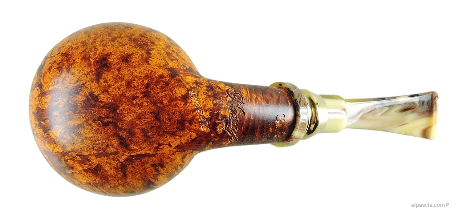 Neerup Classic Gr 3 Pipe - Bottom view displaying smooth underside and official Neerup Classic stampings