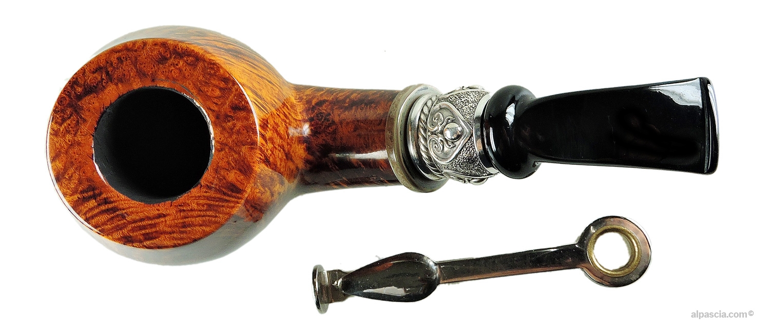 Peder Jeppesen Ida Boutique Gr 3 Pipe - Top-down view into the chamber showcasing smooth rim and silver accent