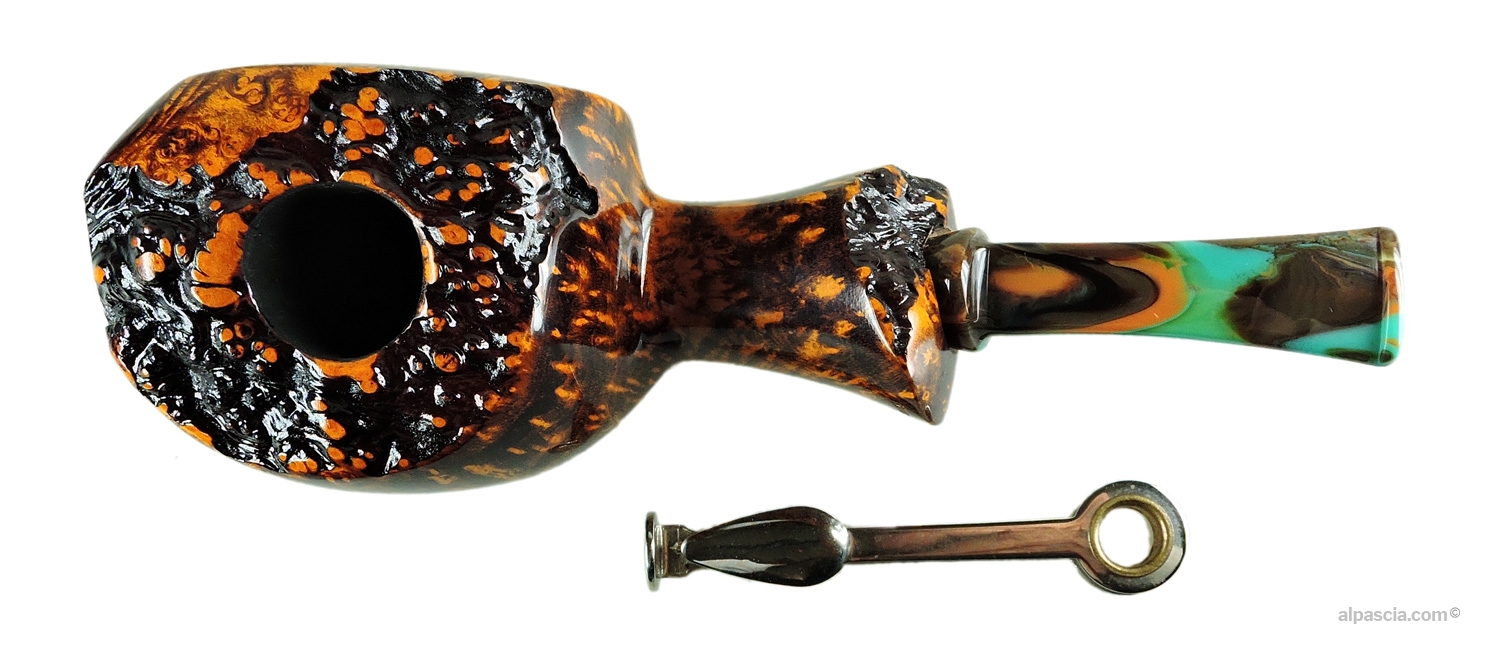 Peder Jeppesen Ida 4 Pipe - Top-down view into the chamber showing the raw rustic bark top plateau rim