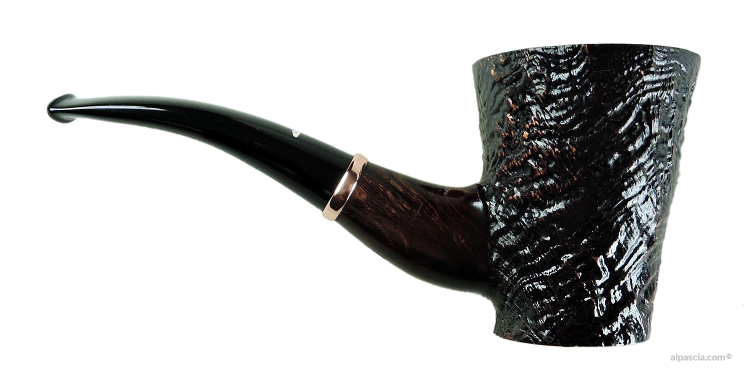 Caminetto Event 2026 Pipe - Right side view highlighting contrast between sandblasted texture and smooth briar accents