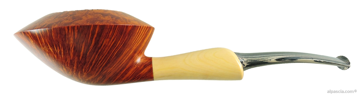 Alinetu Free Form Pipe - Natural semi-rusticated profile with boxwood accent ring and light cumberland stem
