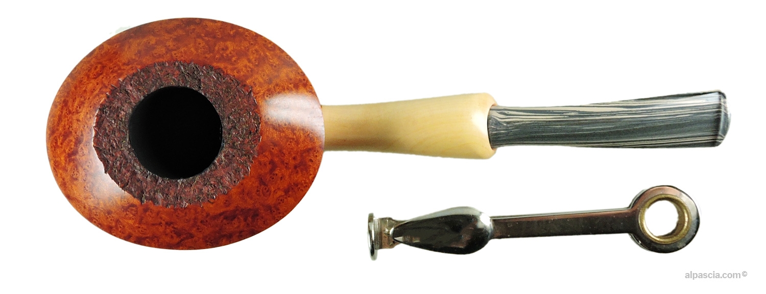 Alinetu Free Form Pipe - Top-down view showing chamber entrance and fine rusticated rim detailing